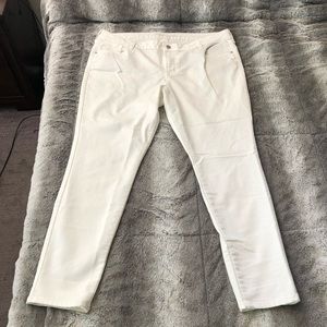 Old Navy White Jeans 18